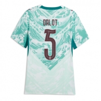 Camisa de Futebol Portugal Diogo Dalot #5 Equipamento Secundário Mulheres Mundo 2026 Manga Curta